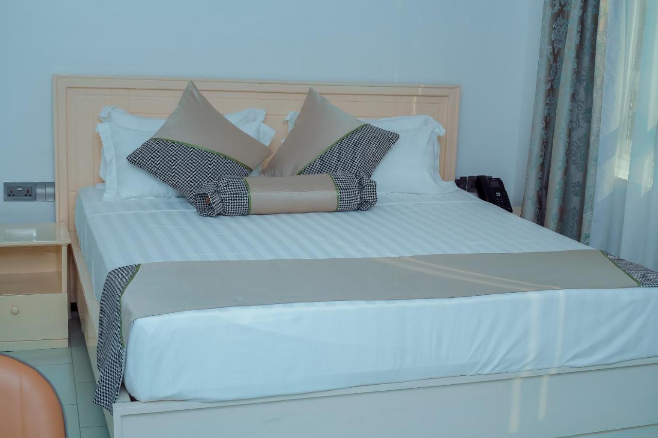Hotel Amaranth Dar es Salaam Extérieur photo
